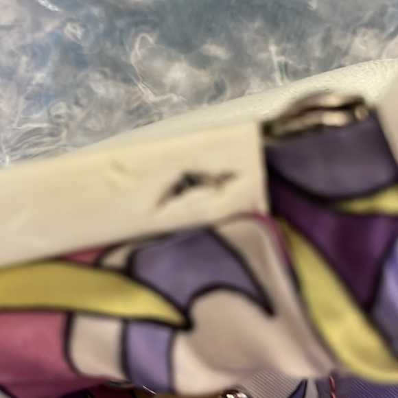 Isabella Fiore Small baby soft white clutch with 3-3D flower’s on the front 🌸 - Picture 8 of 11